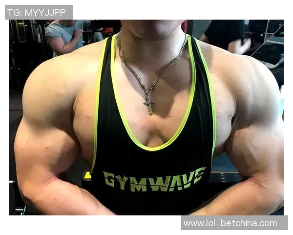 姚明展现健美身姿胸肌照片引发网友热议与赞叹