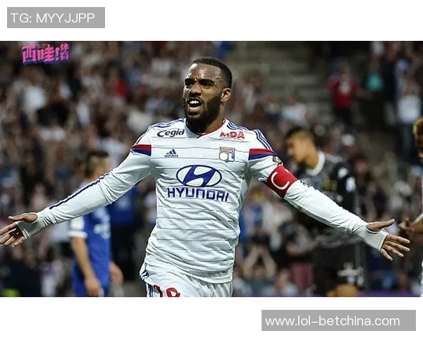 阿森纳逆转里昂4-0大胜全场沸腾转会传闻再起引发关注