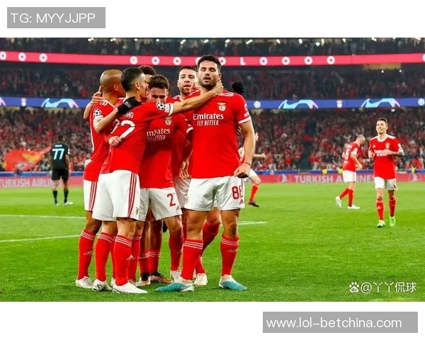 足总杯精彩对决尤文图斯与本菲卡平局红牌事件引发全场热议与争议